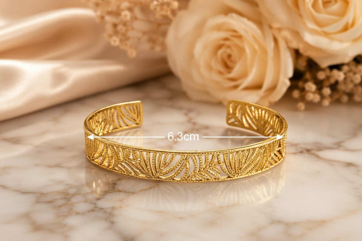 Bangle with 6.3cm centred inside