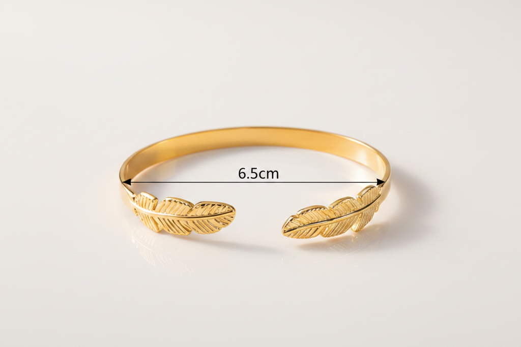 Bangle with 6.5cm centred inside