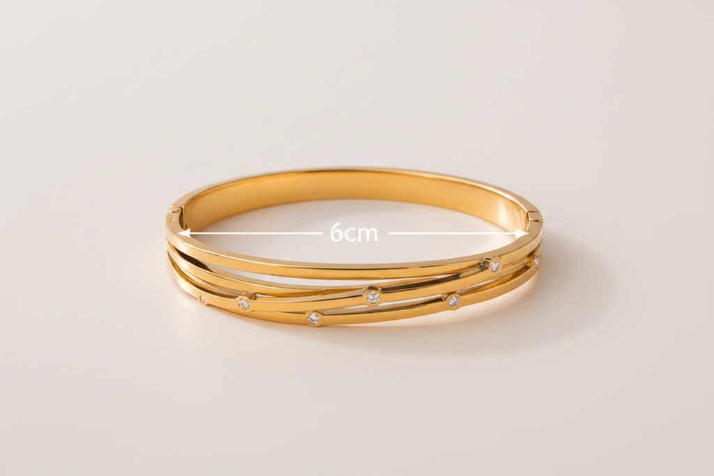 Bangle with 6cm centred inside