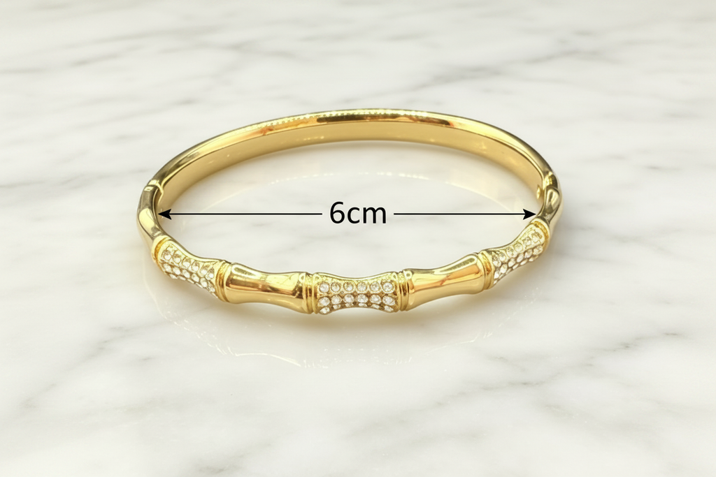 Bangle with 6cm centred inside