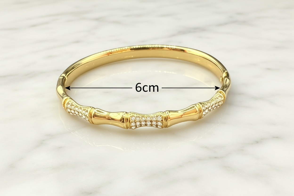 Bangle with 6cm centred inside
