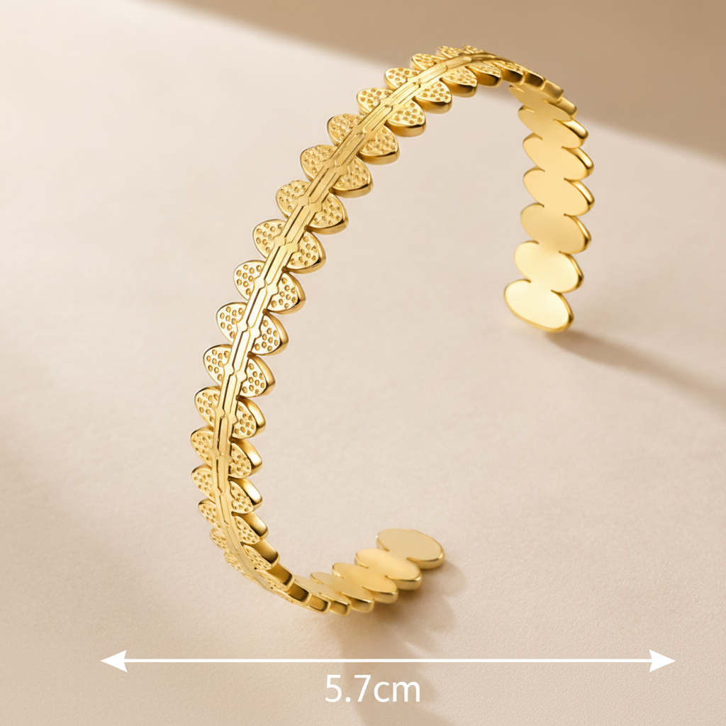 Gold Scalloped Open Cuff Bangle with 5.7cm arrow